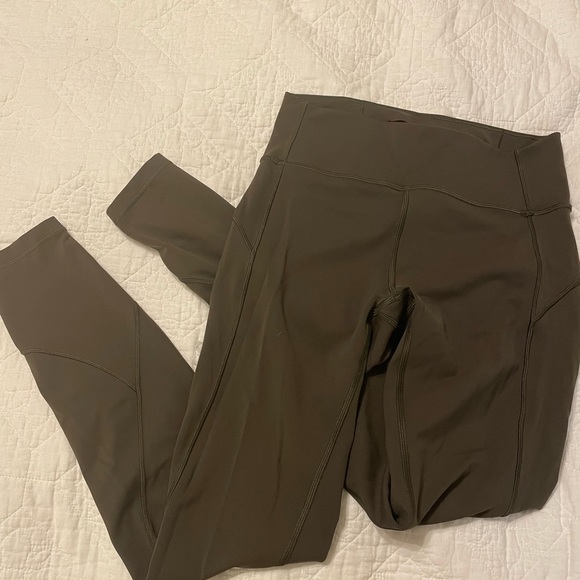 Lululemon In Movement 28” everlux leggings olive green - Picture 7 of 10